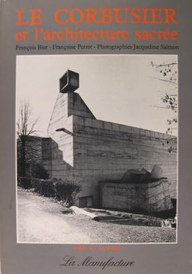 la couverture d'un livre sur laquelle figure une photo en noir et blanc d'un bâtiment