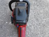 a chainsaw that is sitting on the ground