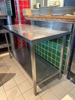 1 table en inox à 2 plateaux dosseret 140 cm (photo 2)