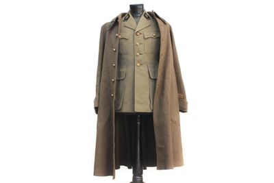 Ensemble vareuse et manteau de lieutenant pharmacien, grade …