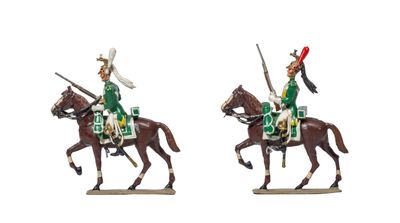 deux figurines représentant un homme à cheval et un homme à cheval