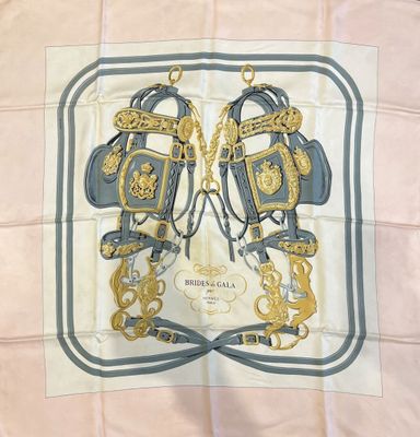an image of a scarf with a picture of a couple of horses