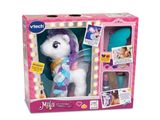 Les jouets se trouvent dans une boîte rose sur laquelle est représenté un poney.