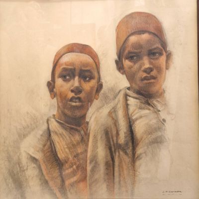 tableau représentant deux enfants noirs, dans un cadre marron sur fond blanc