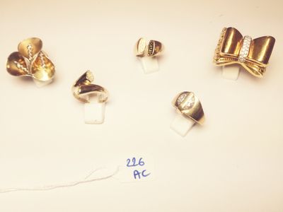 a lot of rings that are sitting on a table