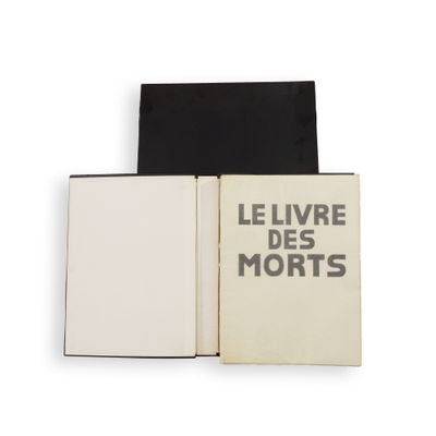 Le Livre des morts, un livre à la couverture en noir et blanc
