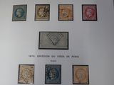 la photo d'un livre portant de nombreux timbres
