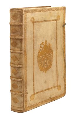 un vieux livre avec l'image d'un lion sur la couverture