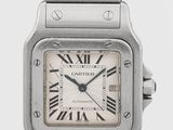gros plan d'une montre-bracelet sur fond blanc