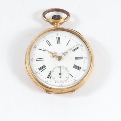 une montre de poche en or avec des chiffres romains sur le cadran