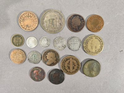 a lot of coins that are on the table