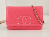 Portefeuille-sac Chanel rose avec des finitions dorées