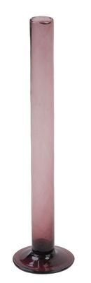 Vase soliflore en verre fumé violet dans le goût scandinave.