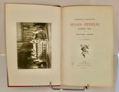 un livre ouvert sur lequel figure la photo d'un homme