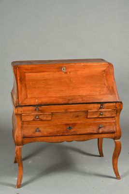 Bureau dos d'âne en bois naturel mouluré ouvrant par un abat…