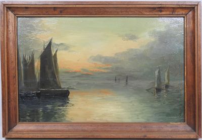 tableau représentant des voiliers sur l'eau au coucher du soleil, avec des nuages