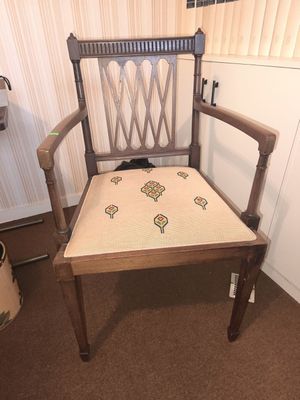 Fauteuil en bois naturel à dossier ajouré de croisillons, de…