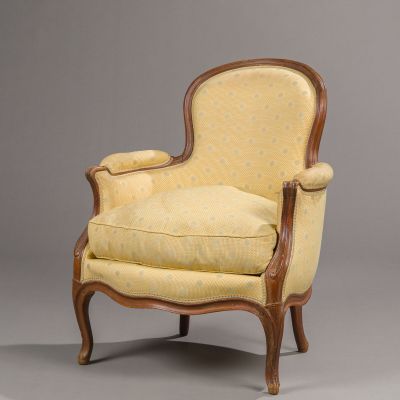 an old fashioned chair with a yellow upholstered upholstered seat