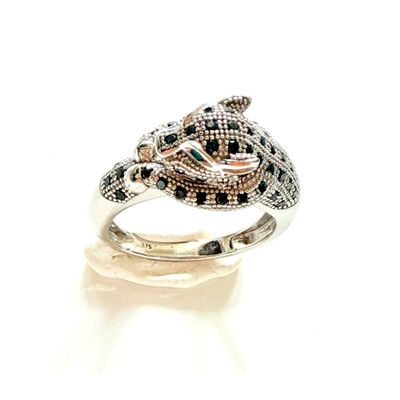 bague en argent massif sertie de diamants noirs et blancs et ornée d'un serpent