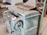 a machine that is sitting in the middle of a room