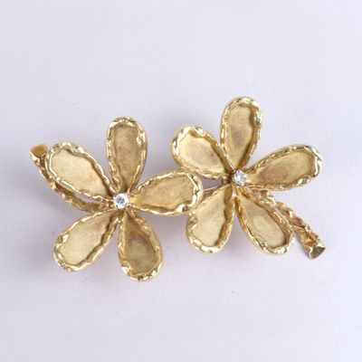 paire de boucles d'oreilles en forme de fleur, couleur or, ornées de cristaux transparents