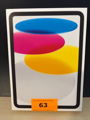 une boîte avec l'image d'un iPad 11 d'Apple