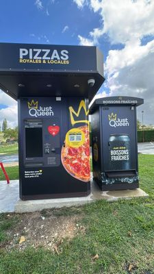 a pizza kiosk with a crown on top of it