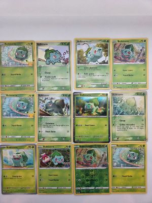 beaucoup de cartes pokemon sur le mur
