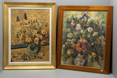 deux tableaux représentant des fleurs dans un vase et un vase de fleurs