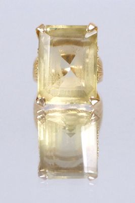 Bague en or jaune 750 millièmes ornée au centre d'un quartz …