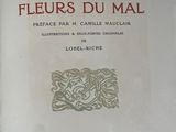 un livre sur lequel figure l'image d'une fleur