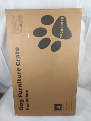 La boîte est vide et prête à être décorée d'une empreinte de patte de chien.