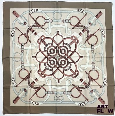 foulard carré marron et blanc orné d'un motif de clés et de serrures