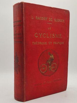 un livre rouge posé sur une table à côté d'un mur blanc