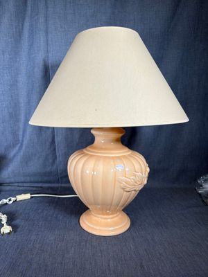 Un pied de lampe en céramique moderne