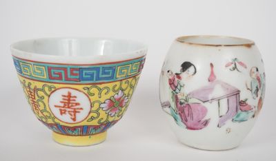 Chine, vers 1900 et 1950 Lot de deux porcelaines comprenant,…