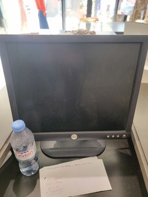 Lot de matériel informatique: un ordinateur FUJITSU Esprimo,…