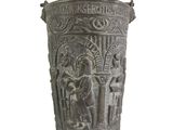 un vase avec l'image d'un homme et d'une femme dessus