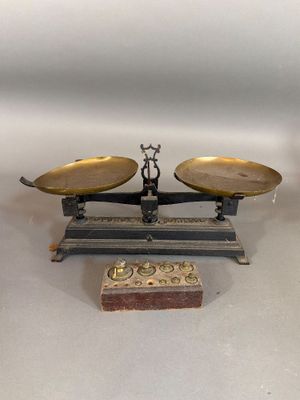 a scale that has two plates on top of it