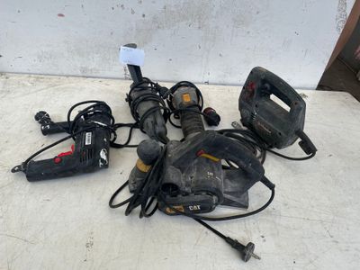 a lot of tools that are laying on the floor