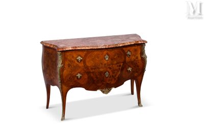 une image d'une petite commode avec un plateau en marbre