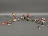 plusieurs figurines de soldats avec des drapeaux, posées sur une surface grise