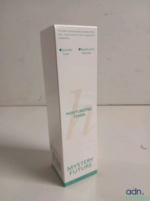 une photo d'un tube de crème hydratante posé sur une table