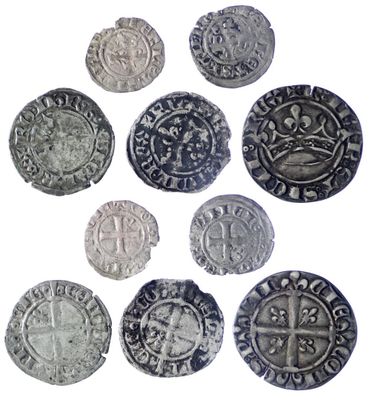six types différents de pièces d'argent sur fond blanc