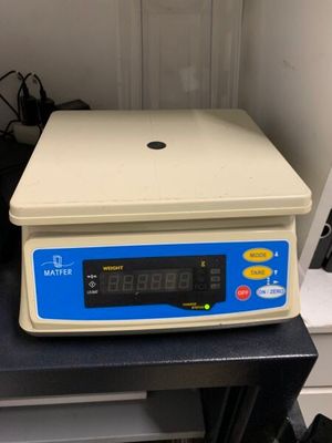 Balance de précision, de marque MATFER, modèle DW 6000E.