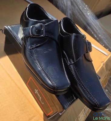 Expédition obligatoire - Lot de 12 paires de chaussures tout…