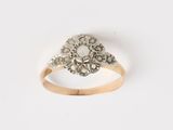 une bague ancienne en or et diamant