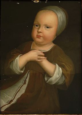 portrait d'une enfant vêtue d'une robe marron et d'un turban blanc