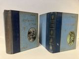 deux livres posés côte à côte sur une table