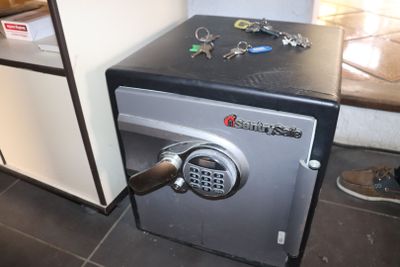 Coffre fort à code SENTRYSAFE - 42x44x45 cm - Photo 1